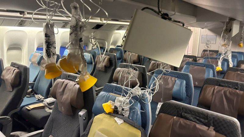 Passengers on SQ321 Singapore Airways flight describe nightmare at 37,000 ft