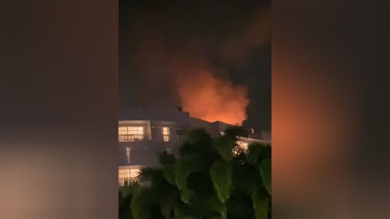 Cairns, Australia: Helicopter crashes onto roof of DoubleTree Hilton Lodge, killing pilot